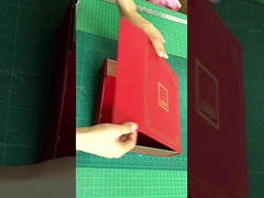 Gepersonaliseerde kartonnen bloemencilinderdoos met gouden warmstempel